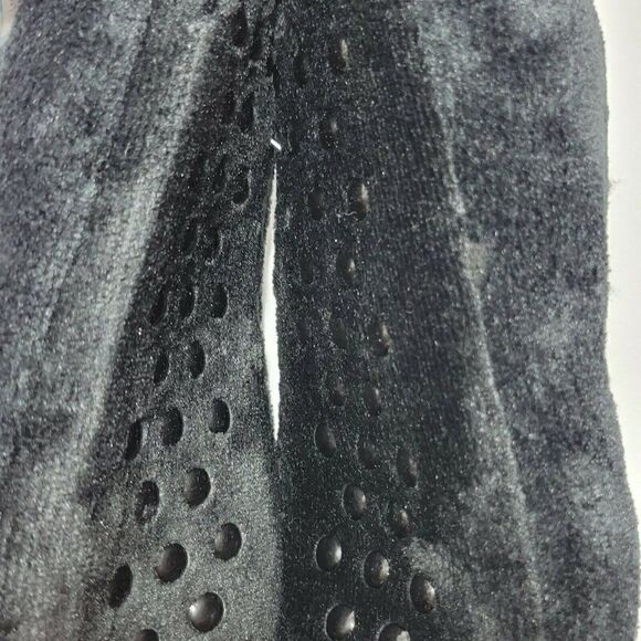 Marvel Slipper Socks Youth Child M/L Shoe Size 13-4 Fuzzy Babba Black NWT - Picture 4 of 7